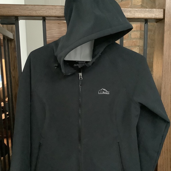 LL Bean Women’s Soft Shell Jacket M EUC - Picture 2 of 3